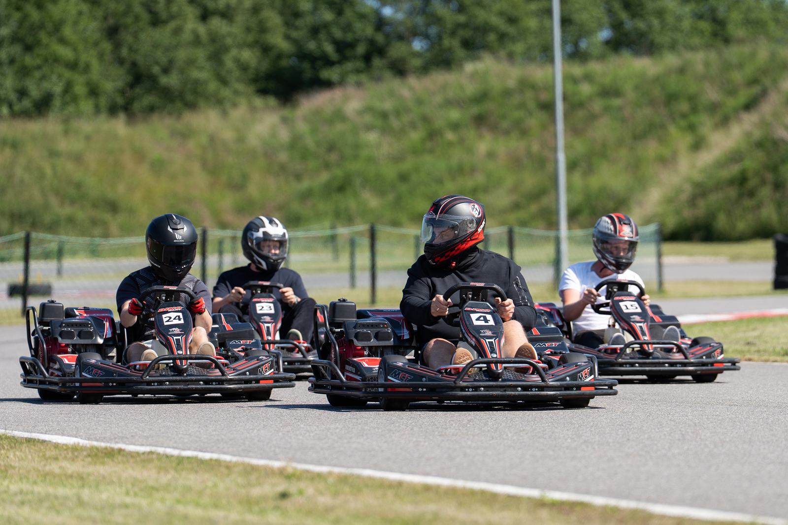 Fire gokarts på banen