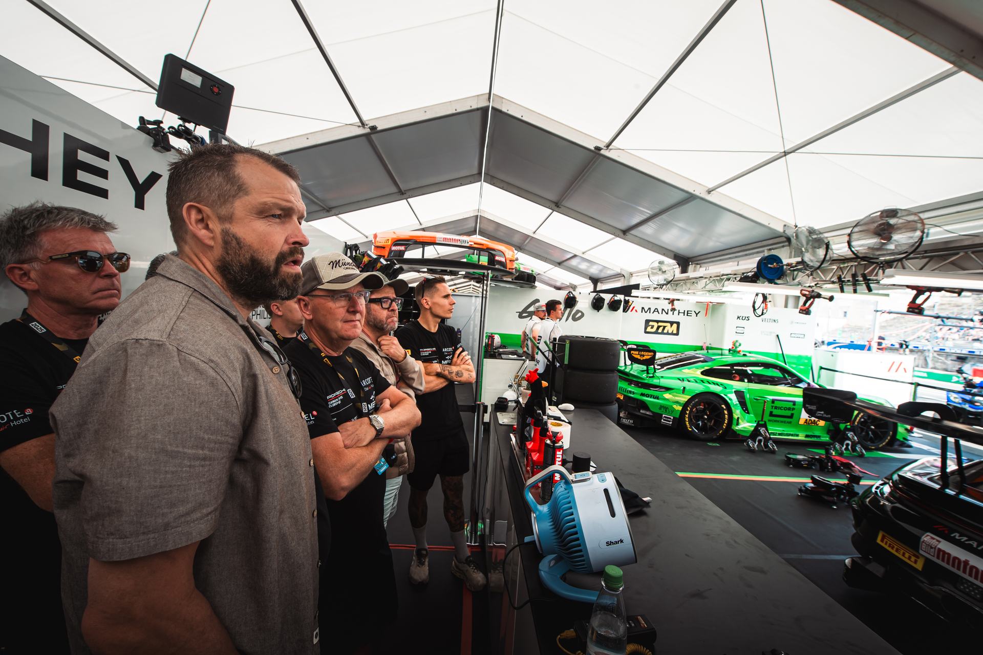 Medlemmer i pitten på Nürburgring
