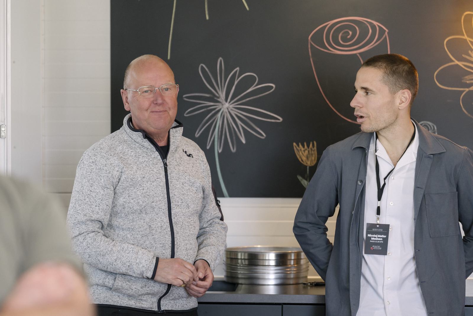 To medlemmer i samtale