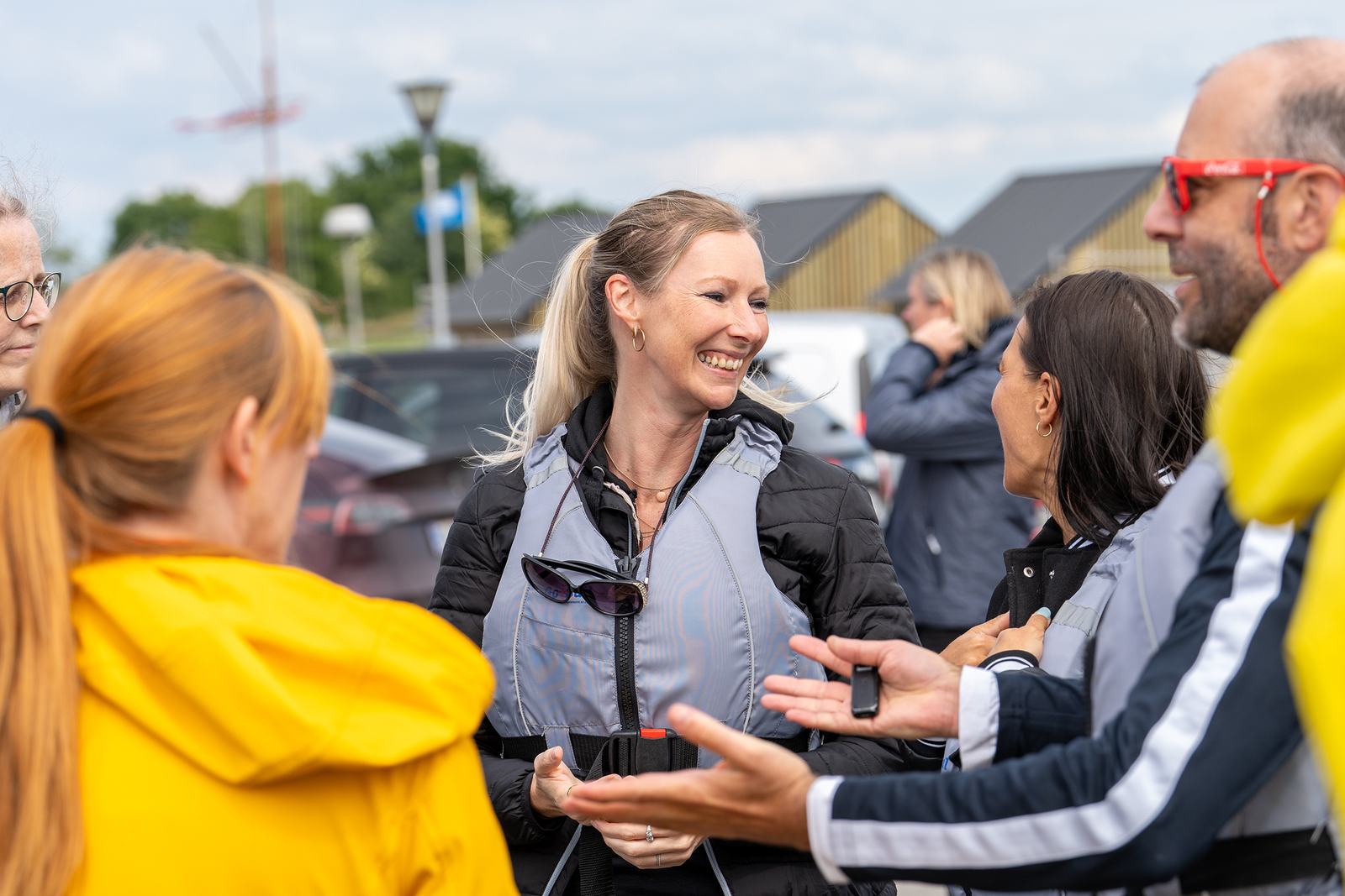 Smil og snak før sejladsen
